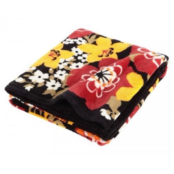 Vera Bradley Other - Vera Bradley 50 x 60 Plush Throw Blanket